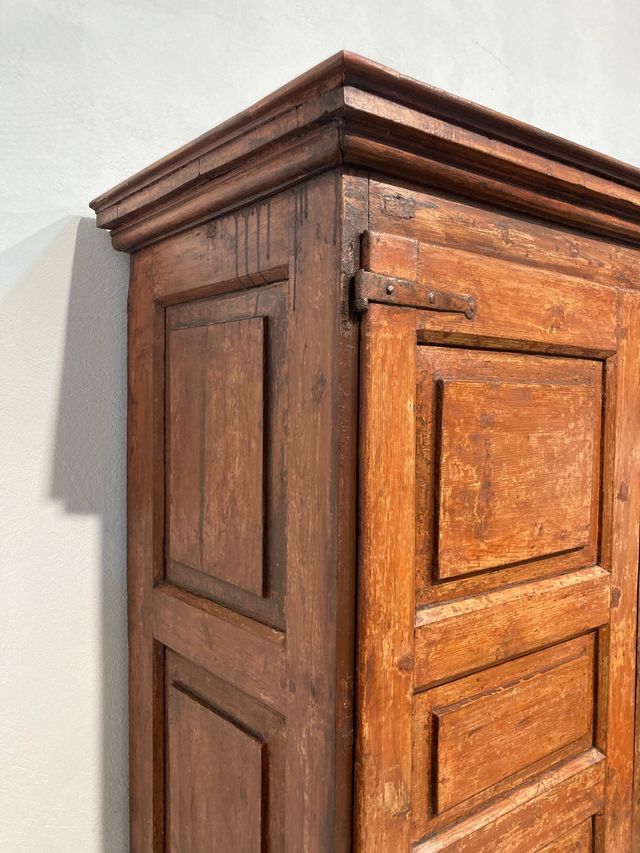 Armario antiguo restaurado madera