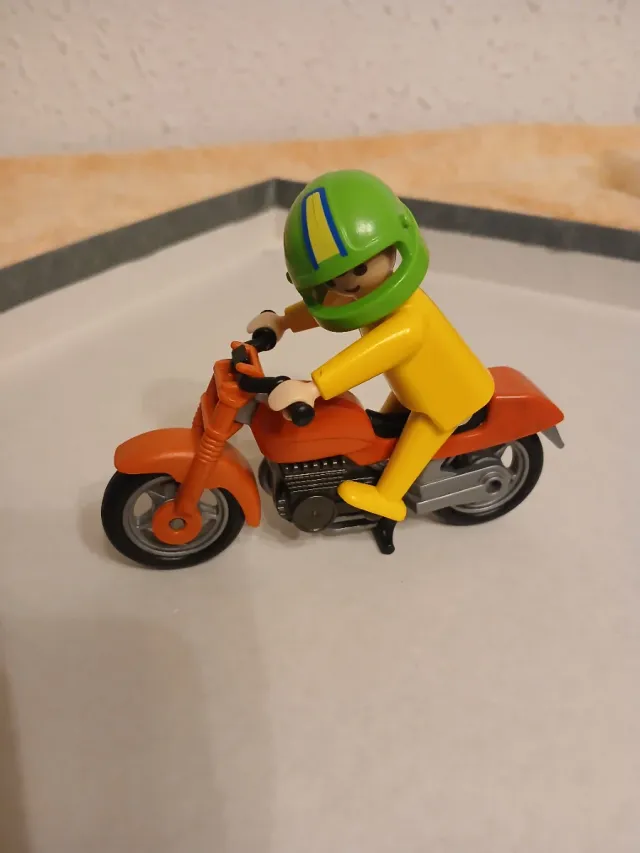 Playmobil Motorista con Moto y Casco