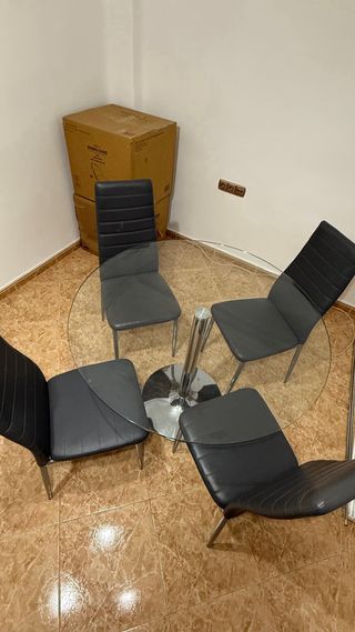 Mesa cristal redonda y 4 sillas