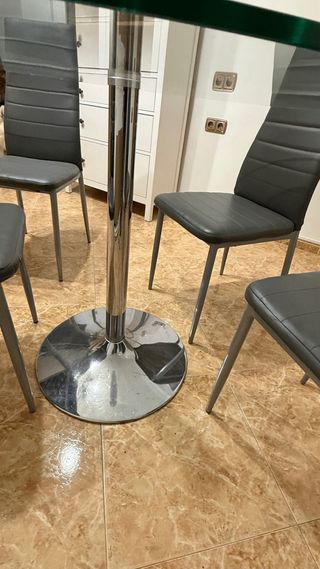 Mesa cristal redonda y 4 sillas