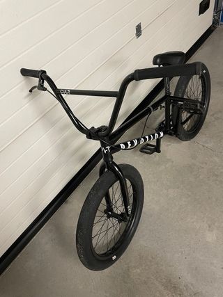 Bicicleta BMX Negra