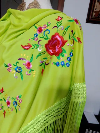 Mantoncillo Flamenca Verde Lima Bordado