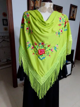 Mantoncillo Flamenca Verde Lima Bordado