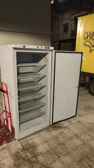 Congelador vertical blanco