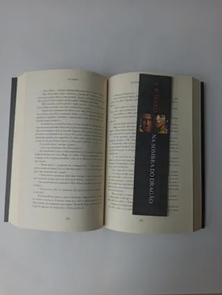 Na Sombra do Dragão (Portuguese Edition)