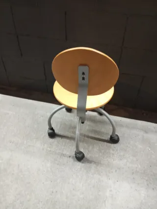 Taburete con ruedas madera y metal