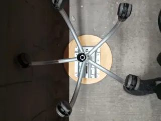 Taburete con ruedas madera y metal