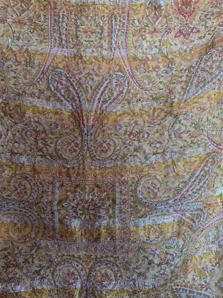 Pañuelo estampado dorado y multicolor