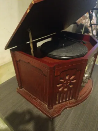 Tocadiscos de madera