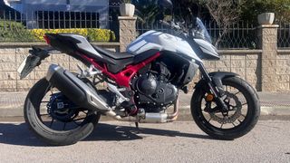 Honda CB750 Hornet – ¡Reestreno! Solo 1.300km + Ex