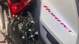 Honda CB750 Hornet – ¡Reestreno! Solo 1.300km + Ex