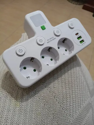 Regleta 3 Enchufes + 2 USB + 1 Tipo-C