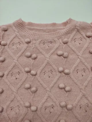 Pullover girocollo rosa con pomponcini
