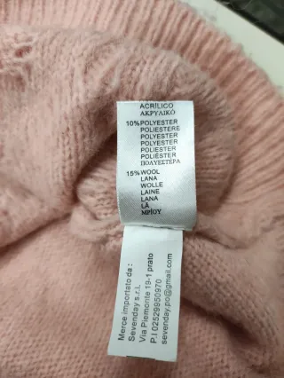Pullover girocollo rosa con pomponcini