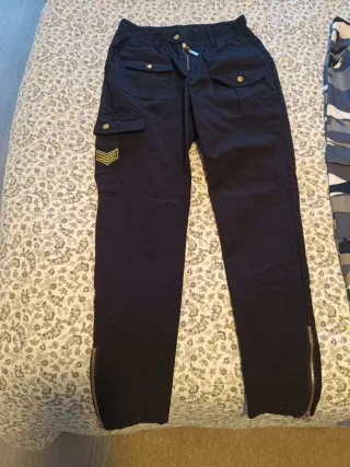 Lote 2 pantalones cargo negro y camuflaje