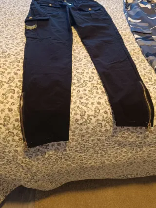 Lote 2 pantalones cargo negro y camuflaje