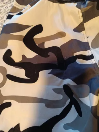 Lote 2 pantalones cargo negro y camuflaje