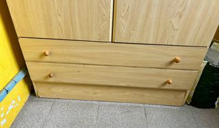 Armario de madera 2 puertas y 2 cajones