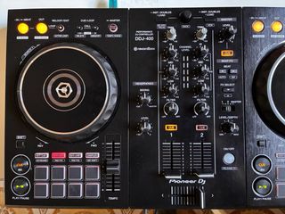Controlador DJ Pioneer DDJ-400 como NUEVO