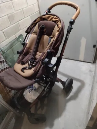 Carro de bebé marrón