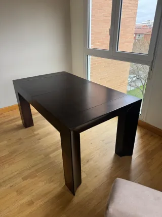 Mesa de comedor extensible madera oscura