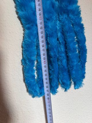 Bufanda azul peluda con flecos