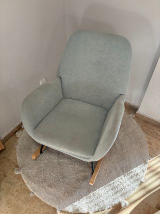 Mecedora de lactancia tapizada