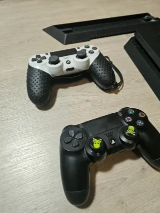 PS4 Slim + 2 Mandos + Juegos