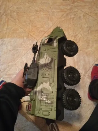 Camión militar de juguete