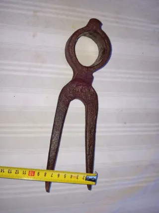 Herramienta agrícola antigua de forja