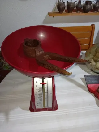 Herramienta agrícola antigua de forja