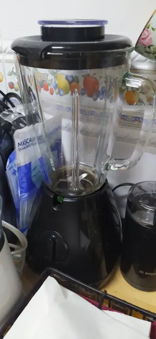 Tostadora, hervidor de agua y batidora eléctrica