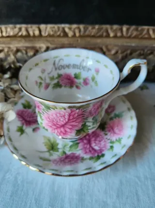 Tazza da the November Royal Albert