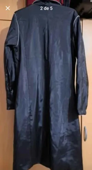 Chaqueta impermeable mujer negra