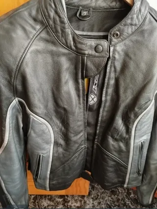 Chaqueta de piel mujer moto