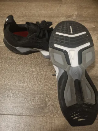 Zapatillas Adidas Negras y Blancas