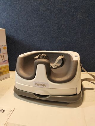 Ingenuity Baby Base 2en1 Pizarra Elevador