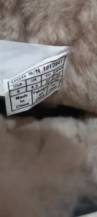 Stivali marroni con lacci e pelliccia