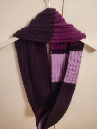 Sciarpa colorata viola e rosa