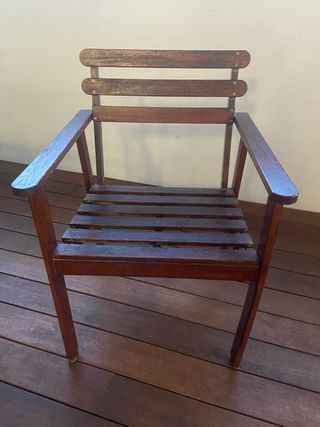 Conjunto mesa y sillas de madera exterior