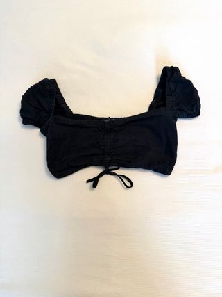 Top negro con cordones