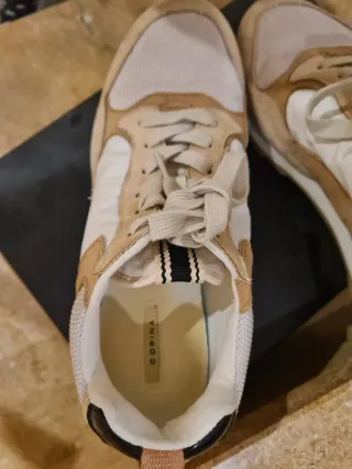 Zapatillas Mujer T.40 Beige/Blanco. Es T.41 pequeñ