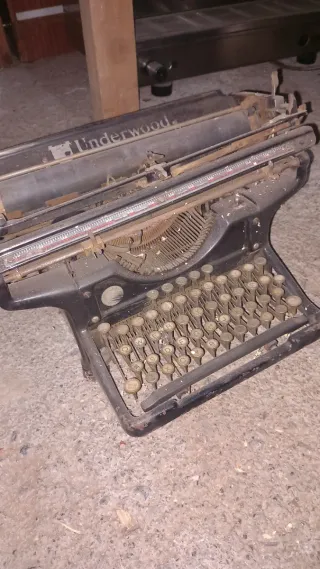 Máquina de escribir Underwood antigua