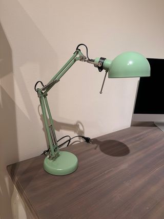 Vendo despacho: Estanterías, mesa y luz