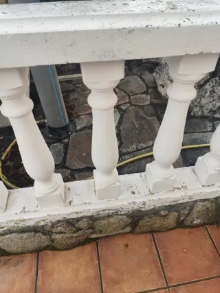 Balaustre blanco de hormigón