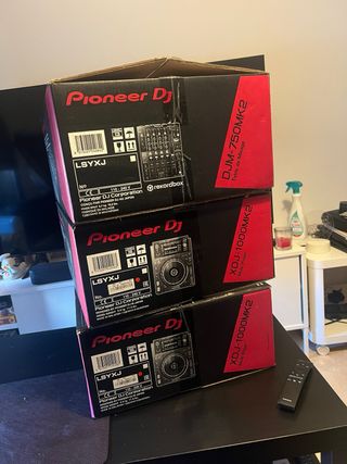 Pioneer DJ DJM-750 MK2
