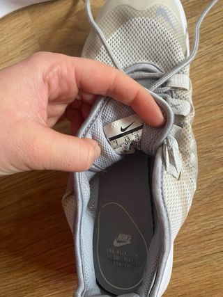 Deportivas Nike Air Gris y Blancas
