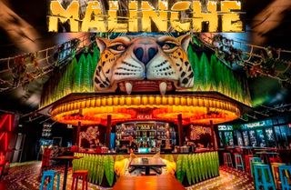 Mobiliario hosteleria madera Sillas barricas mesas