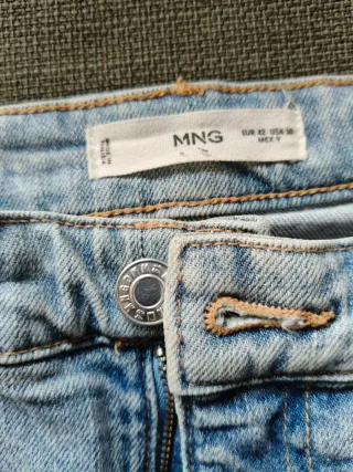 Pantalones tejanos claros