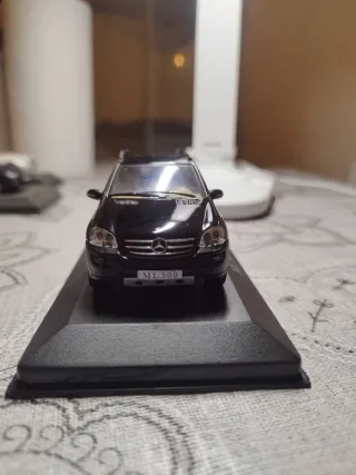 Mercedes-Benz ML 500 2005 1:43